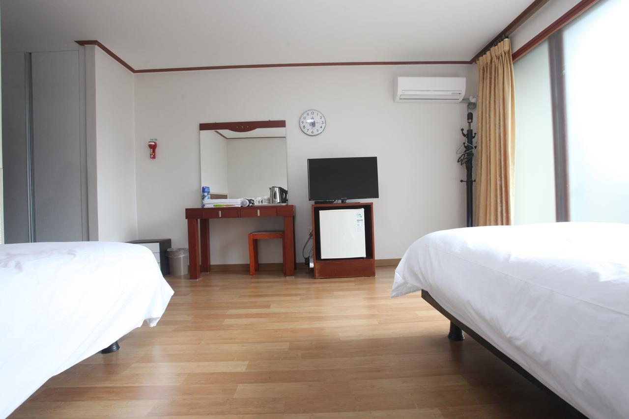 Jeju Youth Hostel Bagian luar foto